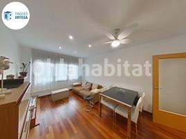 Flat, 63 m², near bus and train, almost new