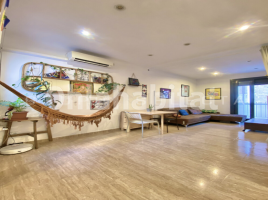 Alquiler piso, 46 m², cerca de bus y tren, Calle radas