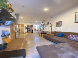 Alquiler piso, 46 m², cerca de bus y tren, Calle radas