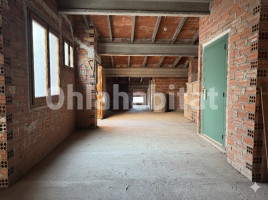 Apartament, 90 m², près de bus et de train