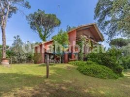 Houses (villa / tower), 326 m², Calle Empordà