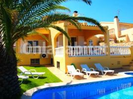 Houses (villa / tower), 347 m², Calle Margalló