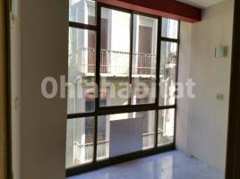 For rent office, 70 m², near bus and train, Calle de Girona